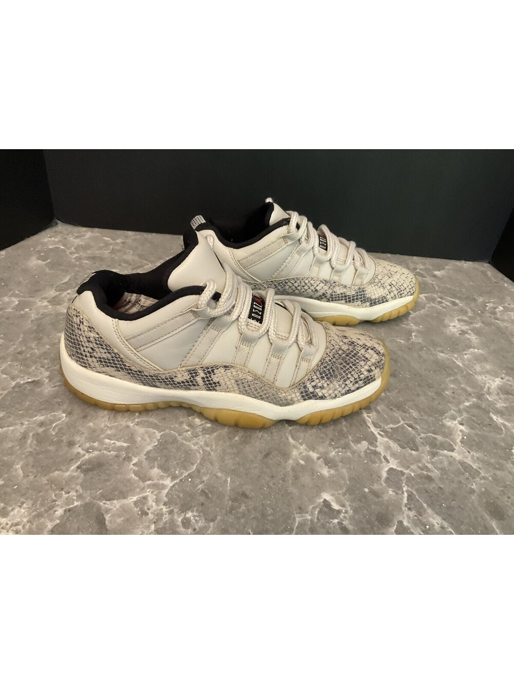 Youth’s Nike Air Jordan 11 Retro Low Light Bone Snakeskin GS Shoes. Size 5.5Y.